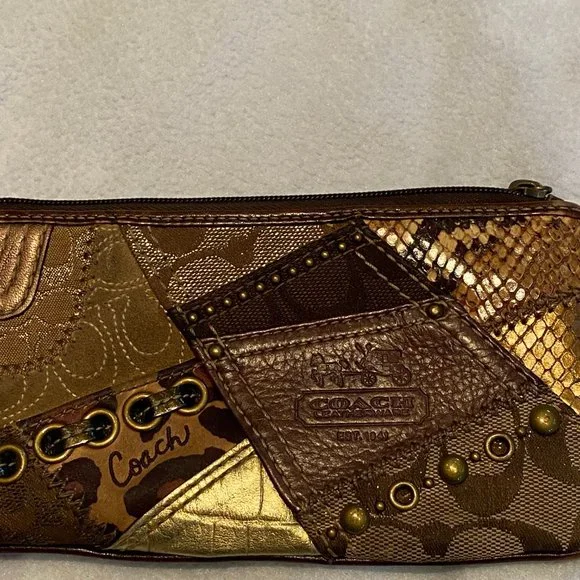 Coach wristlet - Picture 3 of 4